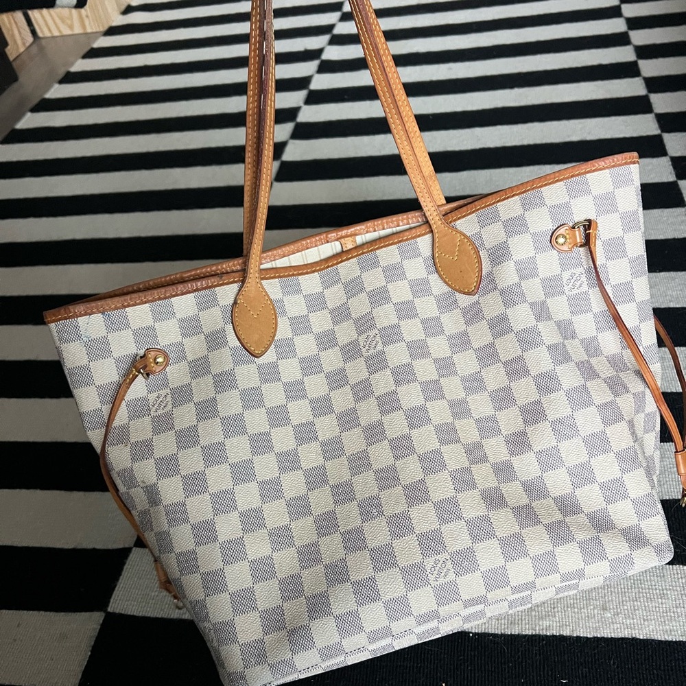 Louis Vuitton never full